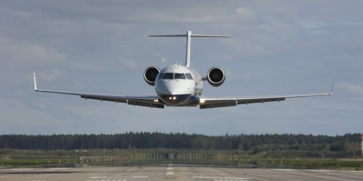 Bombardier CRJ 200 - exterior